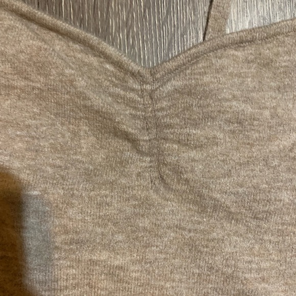Wilfred Aritzia Beige Sweater Crop Tank Top Size Medium - Picture 2 of 4